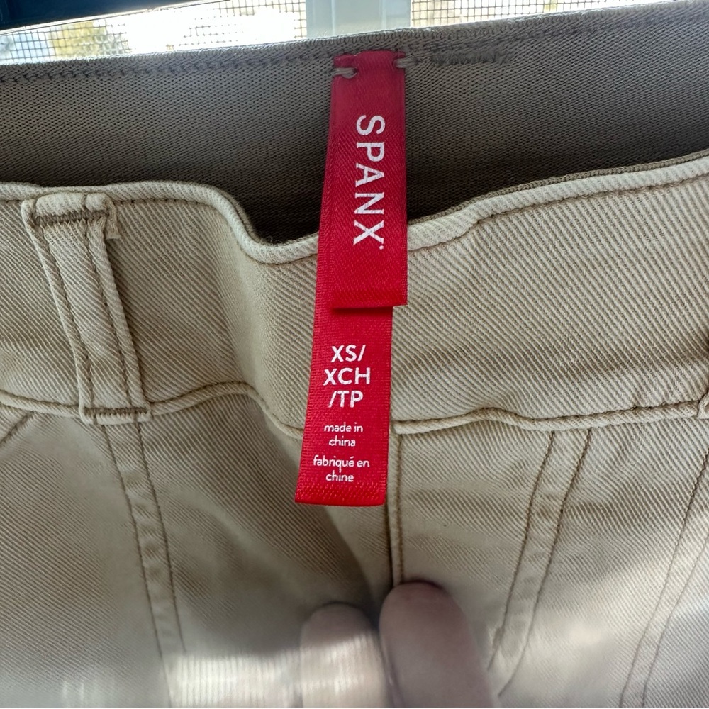 NWT SPANX Beige Twill Shorts for Women. Elastic waist. 6”inseam. Size X-small - Picture 2 of 7